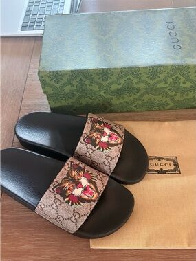 Designer GG Black Slides with Beige Strap and Multicolor Tiger Motif